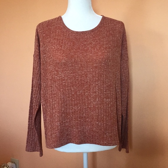 Forever 21 Sweaters - Forever 21 ribbed shirt/sweater